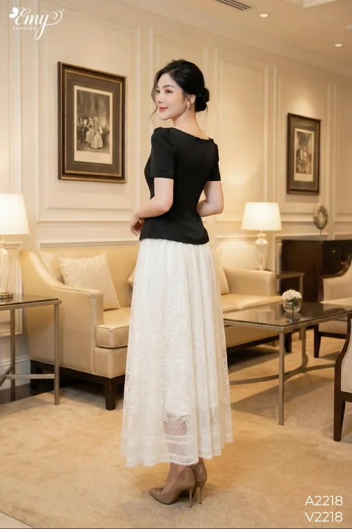 A2218 Áo Đen Cổ V