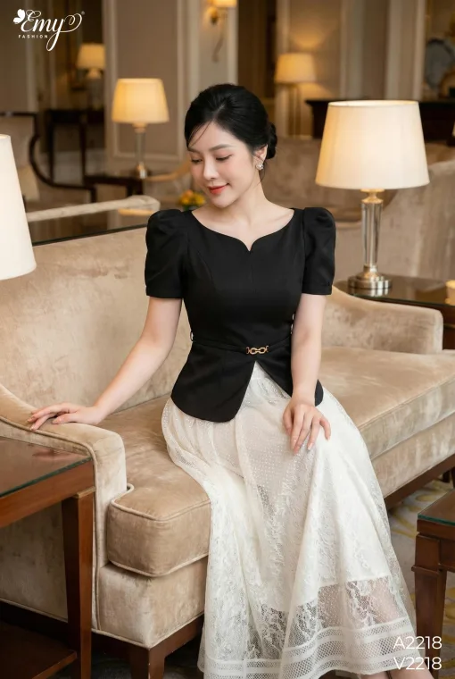 A2218 Áo Đen Cổ V