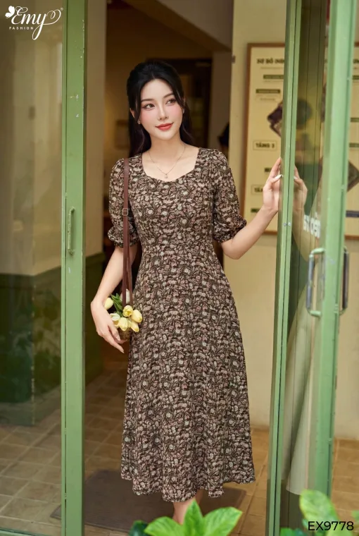 EX9778 Đầm Voan Nâu Hoa Nhí Cổ Lục Giác