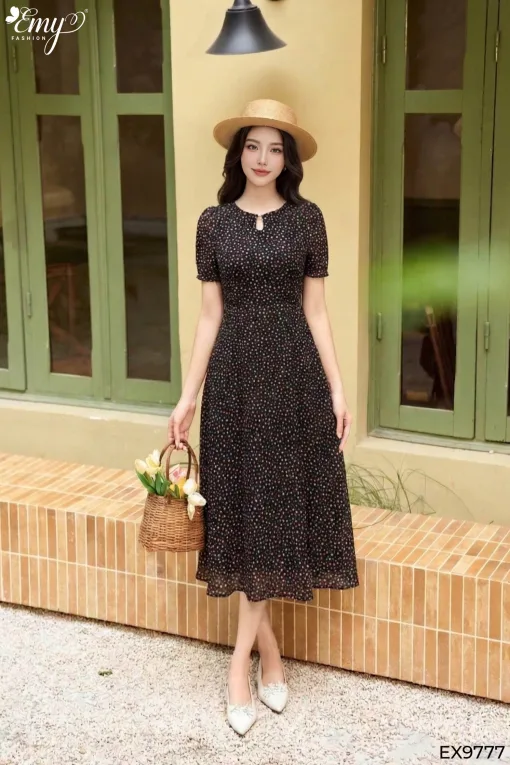 EX9777 Đầm Voan Đen Hoa Đỏ Cổ Tròn Giọt Nước