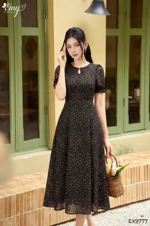 EX9777 Đầm Voan Đen Hoa Đỏ Cổ Tròn Giọt Nước