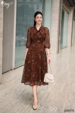EX9775 Đầm Voan Nâu Hoa Nhí Cổ Nơ Tay Phồng