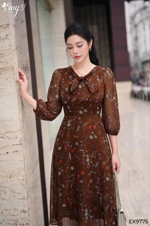 EX9775 Đầm Voan Nâu Hoa Nhí Cổ Nơ Tay Phồng