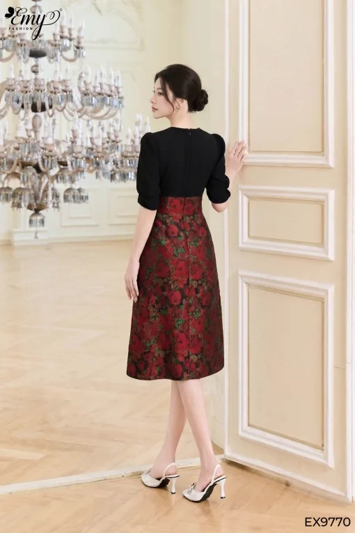 EX9770 Đầm Xoè Taffta Cam Phối Carolan Đen