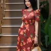 ES4112 Đầm Suông Taffta Nền Nâu Hoa Đỏ