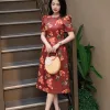 ES4112 Đầm Suông Taffta Nền Nâu Hoa Đỏ