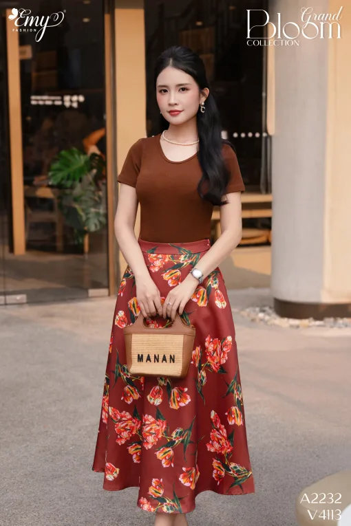 V4113 Váy Xòe Taffta Nền Nâu Hoa Đỏ
