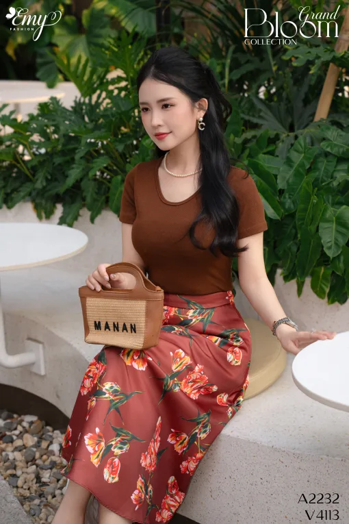 V4113 Váy Xòe Taffta Nền Nâu Hoa Đỏ