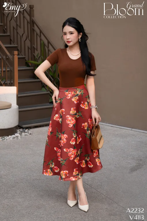V4113 Váy Xòe Taffta Nền Nâu Hoa Đỏ