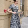 A4117 Áo Peplum Gấm Nền Xanh HT Hoa Xám