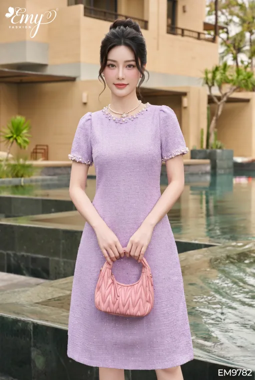 EM9782 Đầm Suông A Tweed Tím Pastel Cổ Kết Hạt