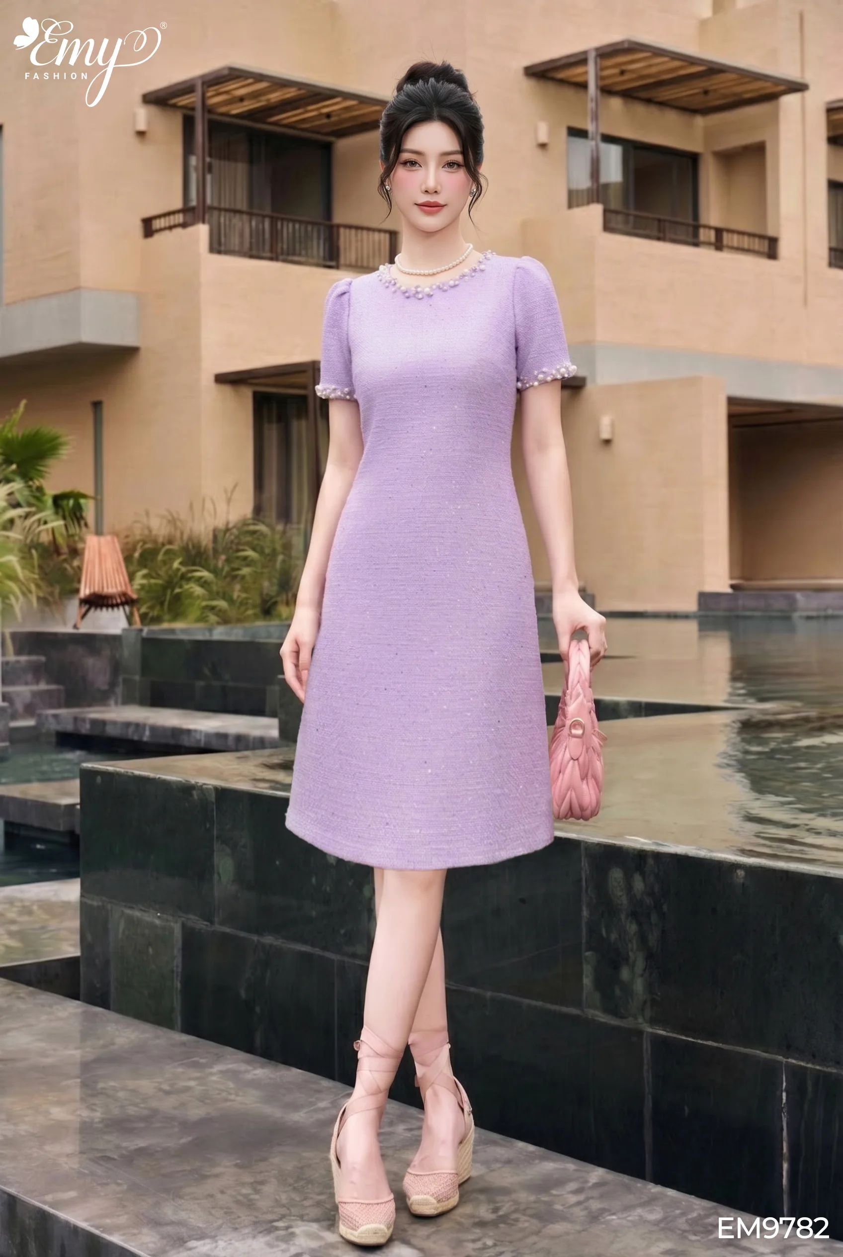 EM9782 Đầm Su&ocirc;ng A Tweed T&iacute;m Pastel Cổ Kết Hạt