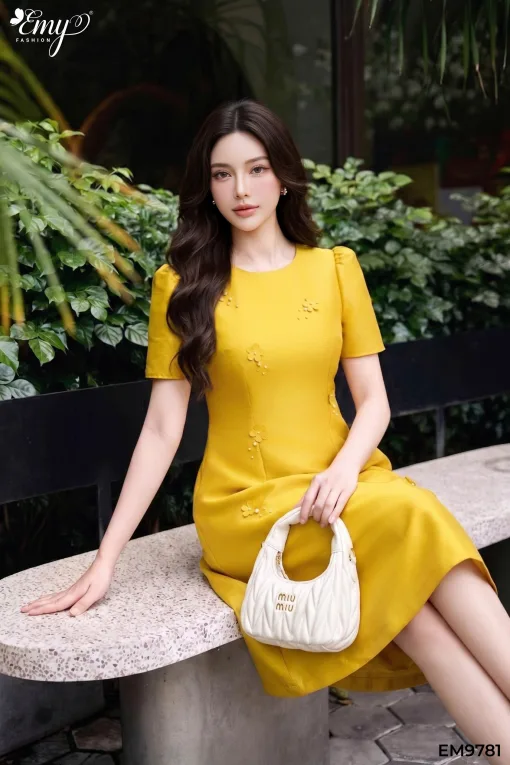 ES9781 Đầm Suông A Taffta Vàng