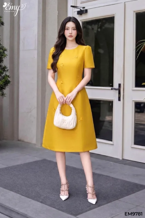 ES9781 Đầm Suông A Taffta Vàng