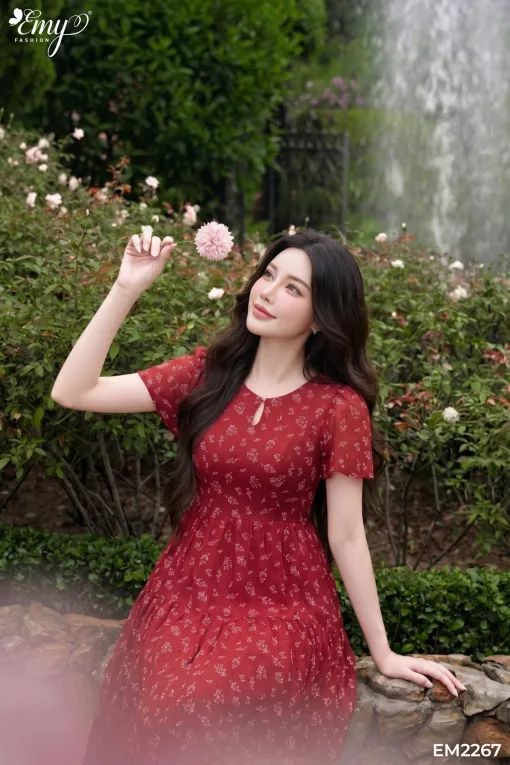 EM2267 Đầm Xoè Đũi Tơ Đỏ HT Hoa Trắng