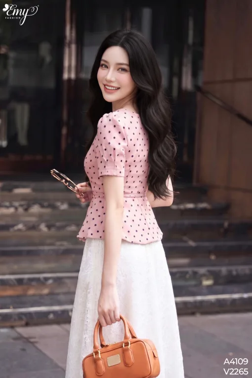 A4109 Áo Peplum Linen Xược Hồng Đất Chấm Bi