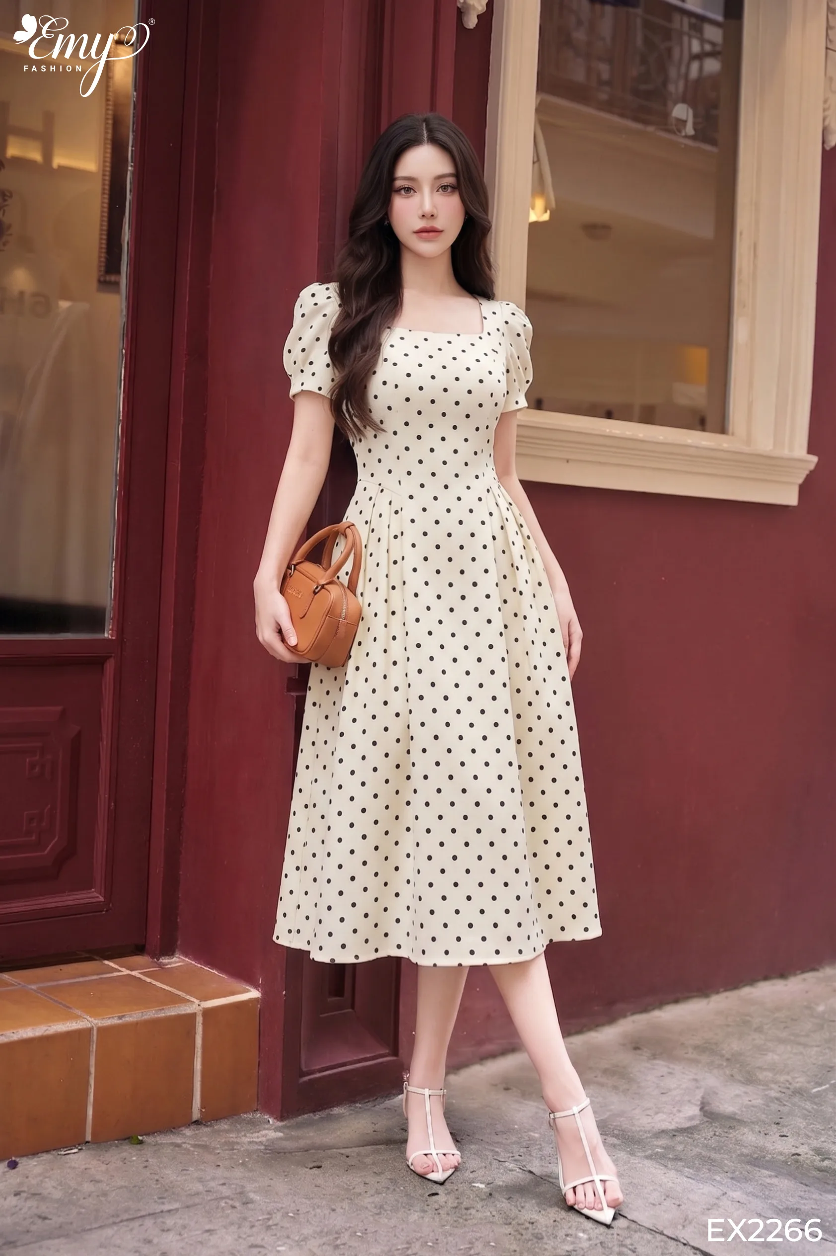EX2266 Đầm X&ograve;e Linnen Xược Nền Kem Chấm Bi