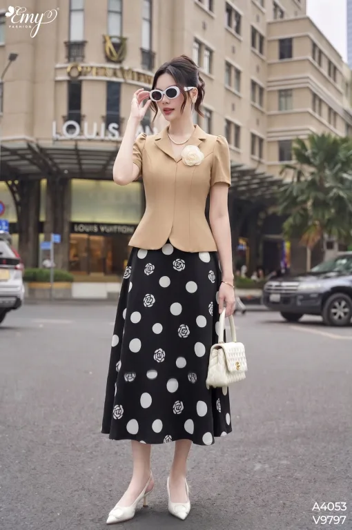 V9798 Chân Váy Lụa Mango Nền Trắng Chấm Bi Đen