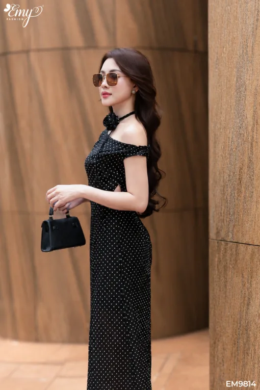 EM9814 Đầm Lệch Vai Tơ Nhăn Đen Khoét Eo