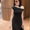EM9814 Đầm Lệch Vai Tơ Nhăn Đen Khoét Eo