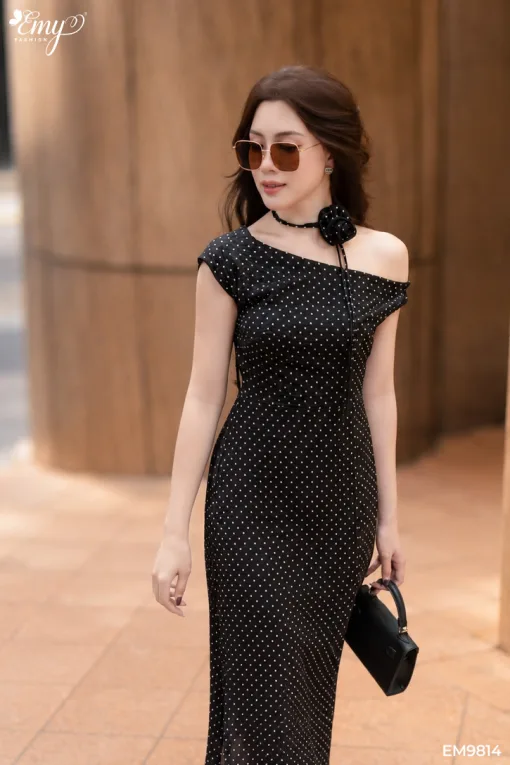 EM9814 Đầm Lệch Vai Tơ Nhăn Đen Khoét Eo