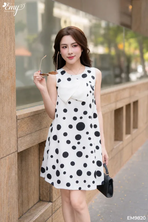 EM9820 Đầm Suông Mango Trắng Bi Phối Nơ