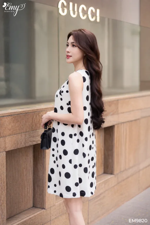 EM9820 Đầm Suông Mango Trắng Bi Phối Nơ