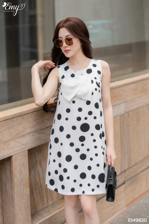 EM9820 Đầm Suông Mango Trắng Bi Phối Nơ