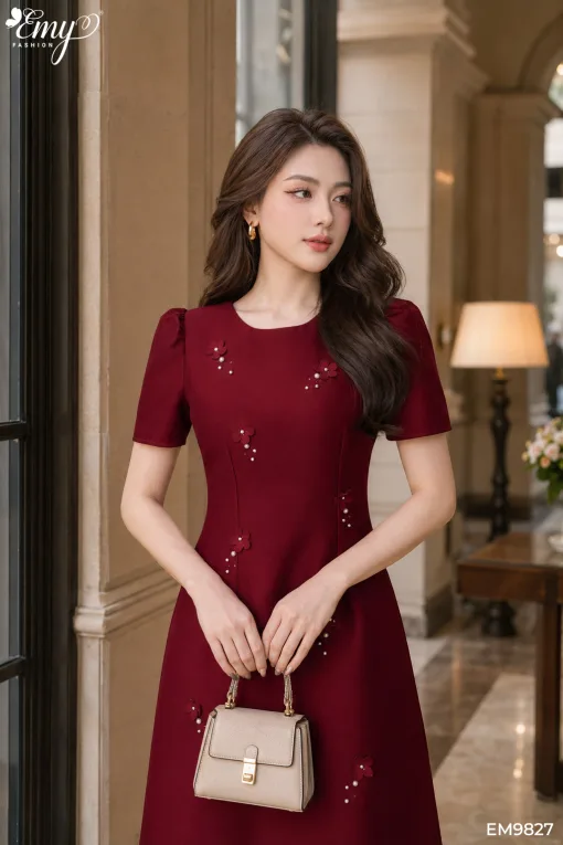 EM9827 Đầm Suông Tafta Đỏ