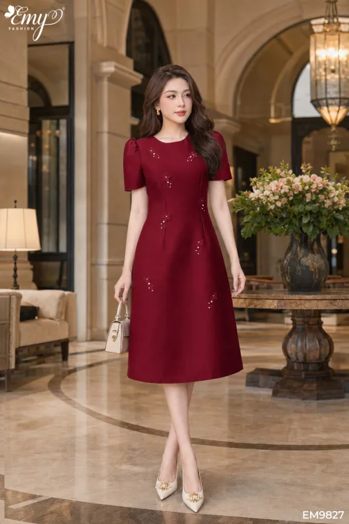 EM9827 Đầm Suông Tafta Đỏ