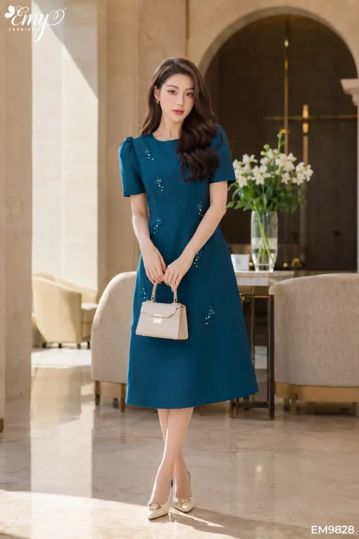 EM9828 Đầm Suông Tafta Xanh Cổ Vịt