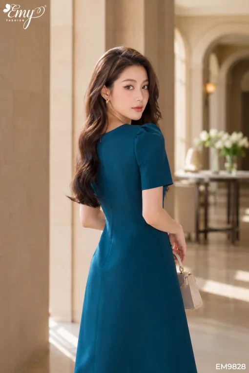 EM9828 Đầm Suông Tafta Xanh Cổ Vịt