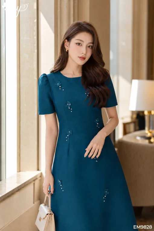 EM9828 Đầm Suông Tafta Xanh Cổ Vịt